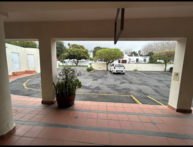 56M² BUILDING TO LET IN HOUT BAY CENTRAL